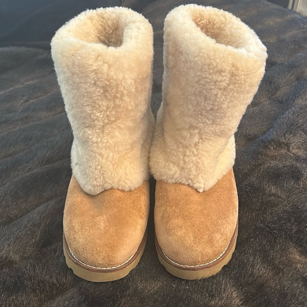 UGG Maylin Sherpa boots SZ 9  NWOT